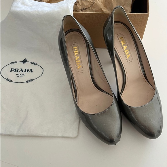 Prada heels - Picture 1 of 14